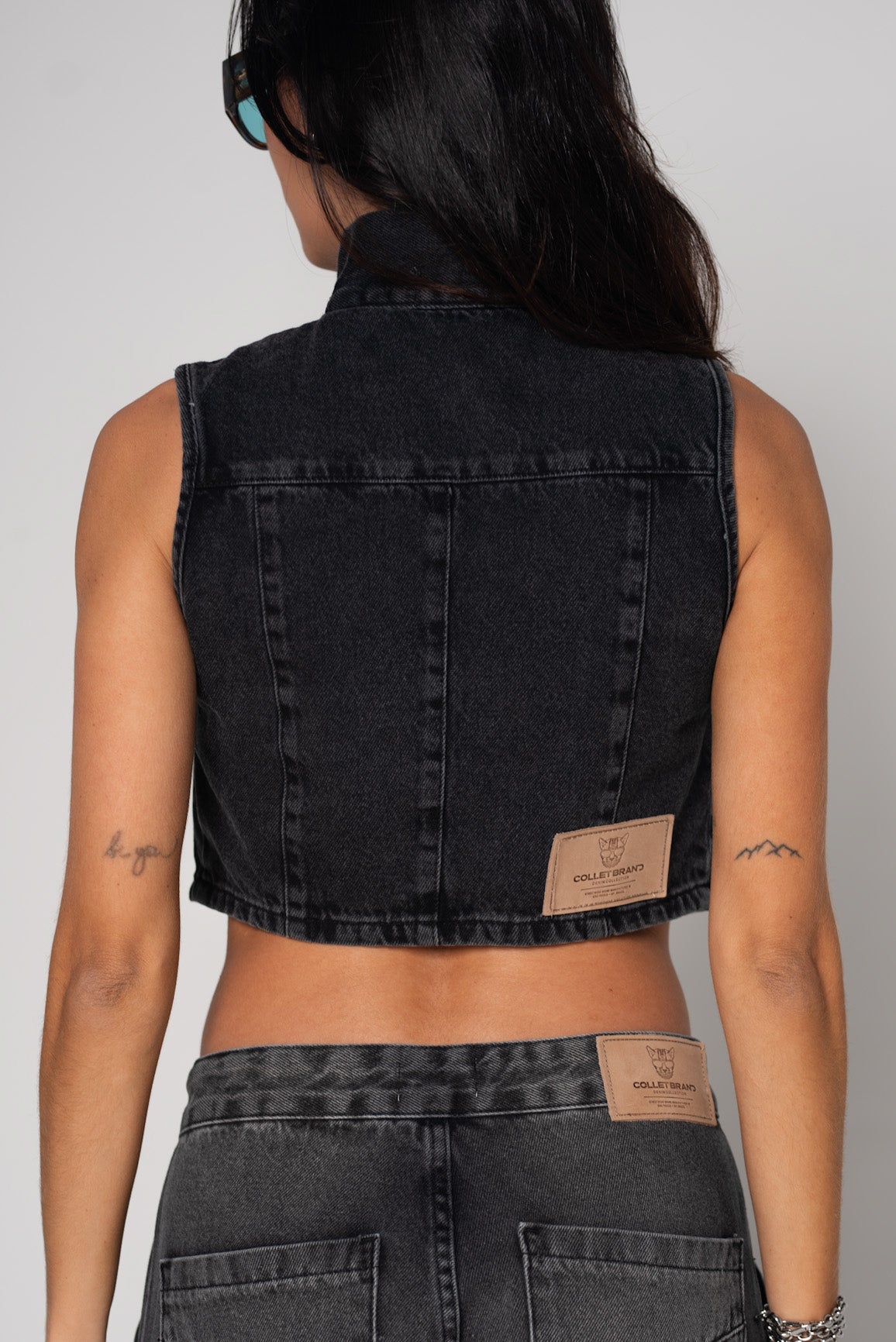 Color:preto