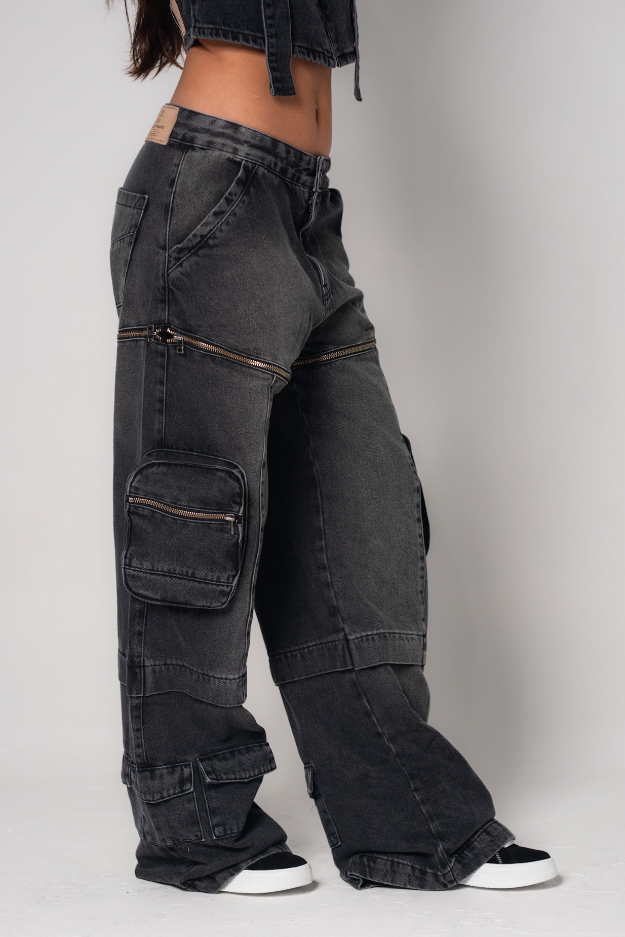 Color:black